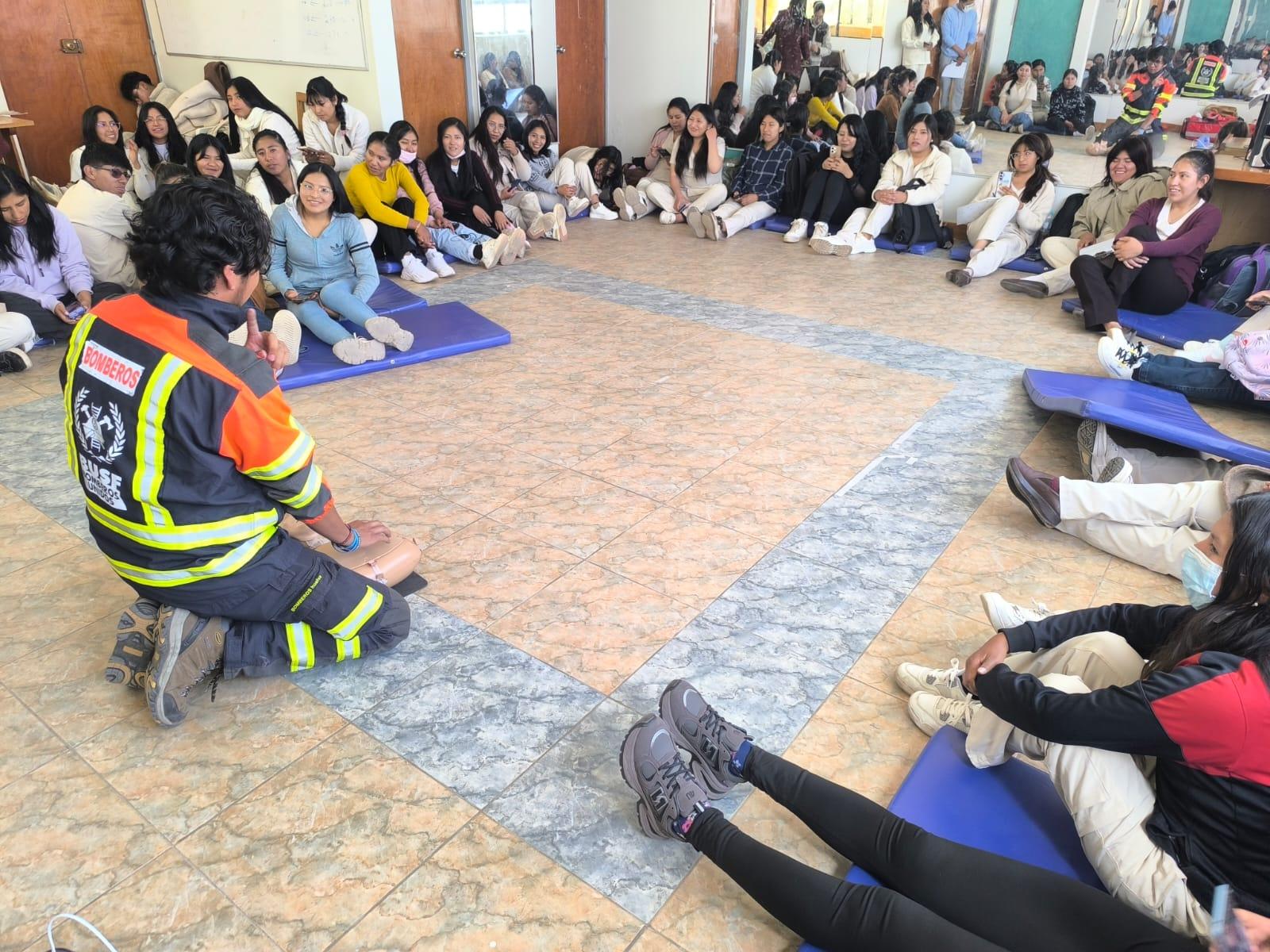 🎓 PROGRAMA DE CAPACITACIONES EN PRIMEROS AUXILIOS PARA ALUMNOS DE NUTRICION HUMANA UNA PUNO