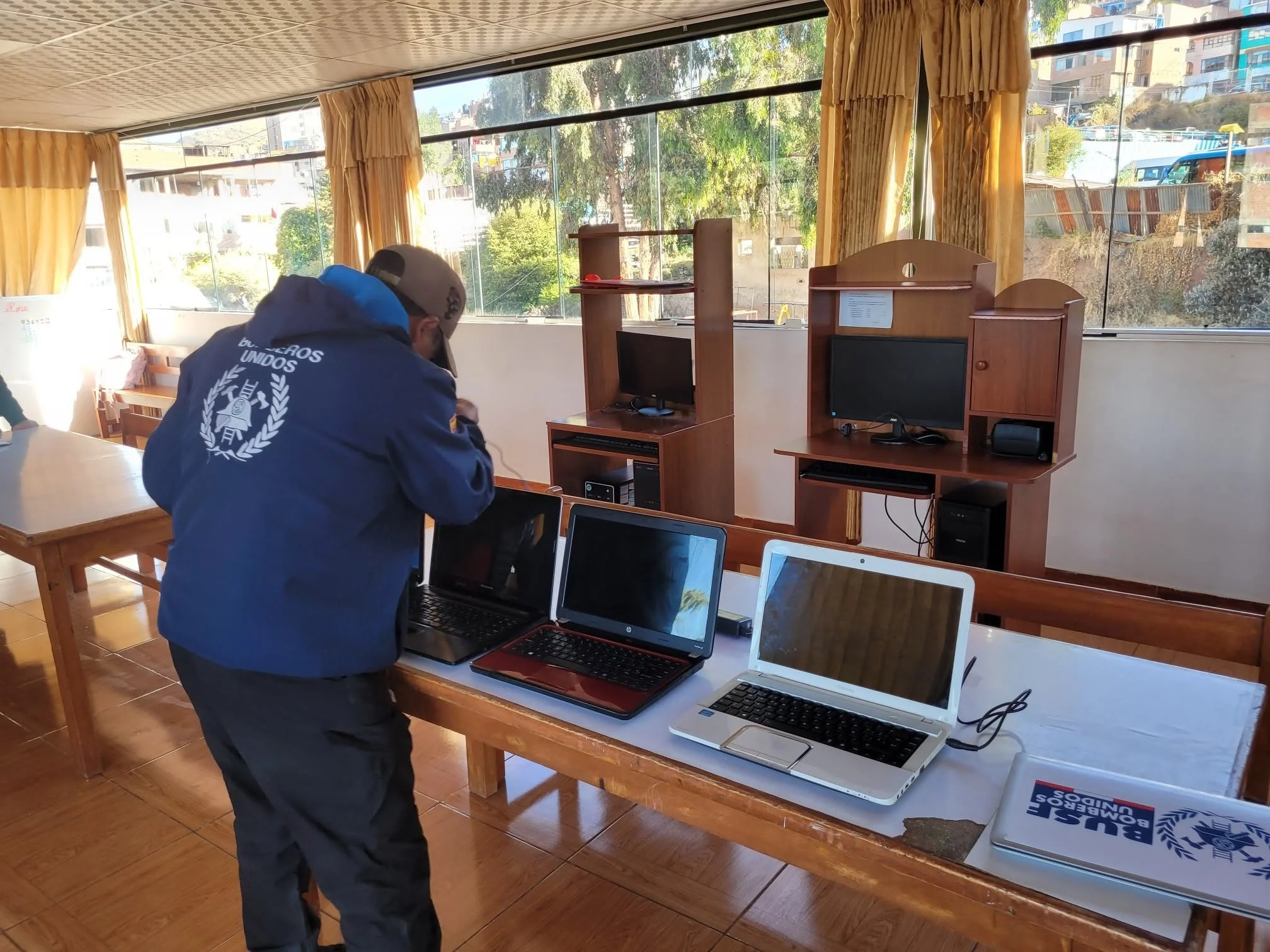 Entrega de equipos informáticos a la Sociedad de Beneficencia Pública de Puno