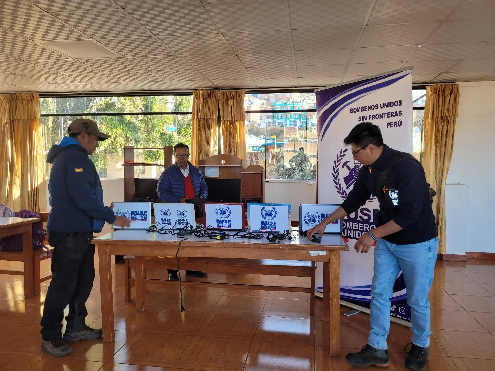 Entrega de equipos informáticos a la Sociedad de Beneficencia Pública de Puno