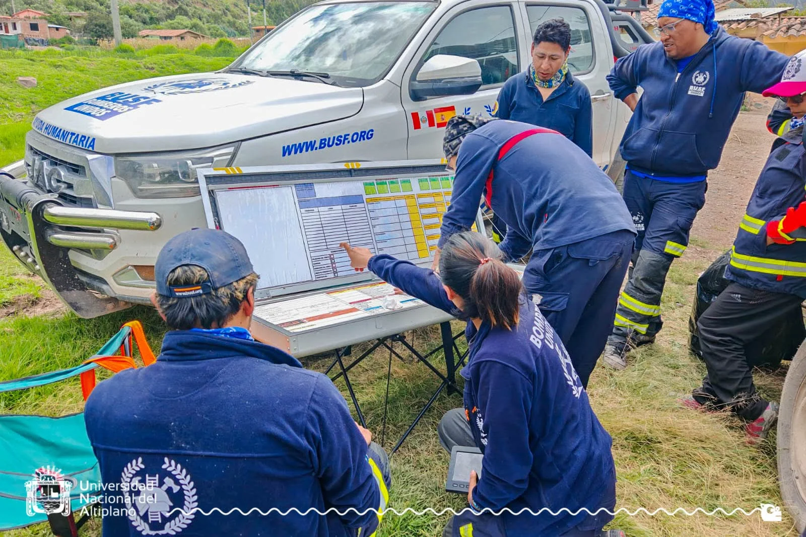 BOMBEROS UNIDOS SIN FRONTERAS BUSCAN A PUNEÑOS DESAPARECIDOS